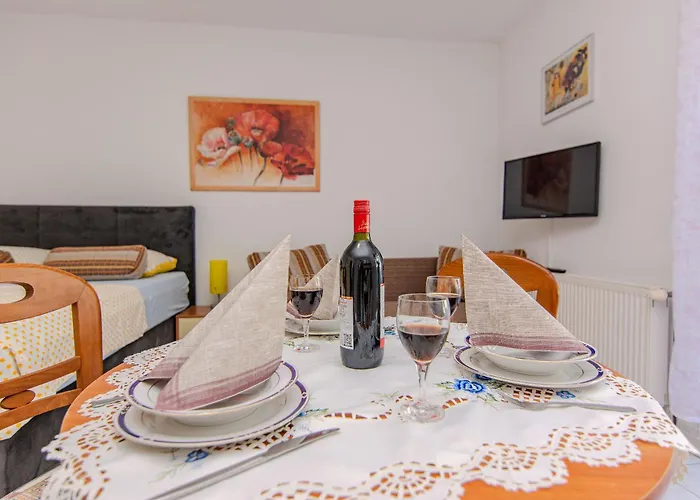 Markovic Apartment Vir